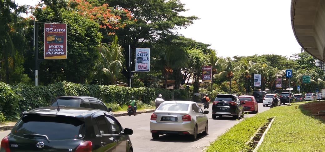 Branding area GS Astra di koridor jalan